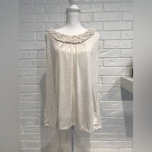 Beautiful white and gold woman top size 2XL
